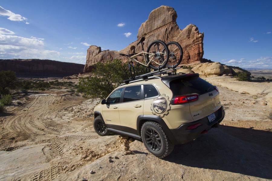  Jeep Cherokee Canyon Trail Concept 2015 года  (фото 9 из 11)